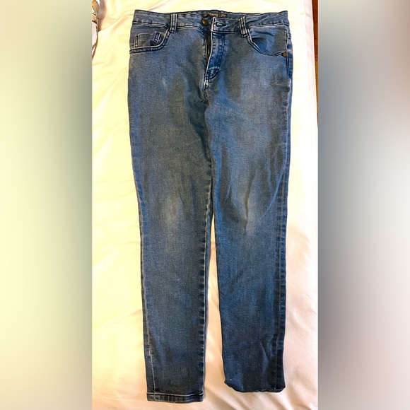Washed look jeans . Used. No visible damage. - Picture 5 of 5